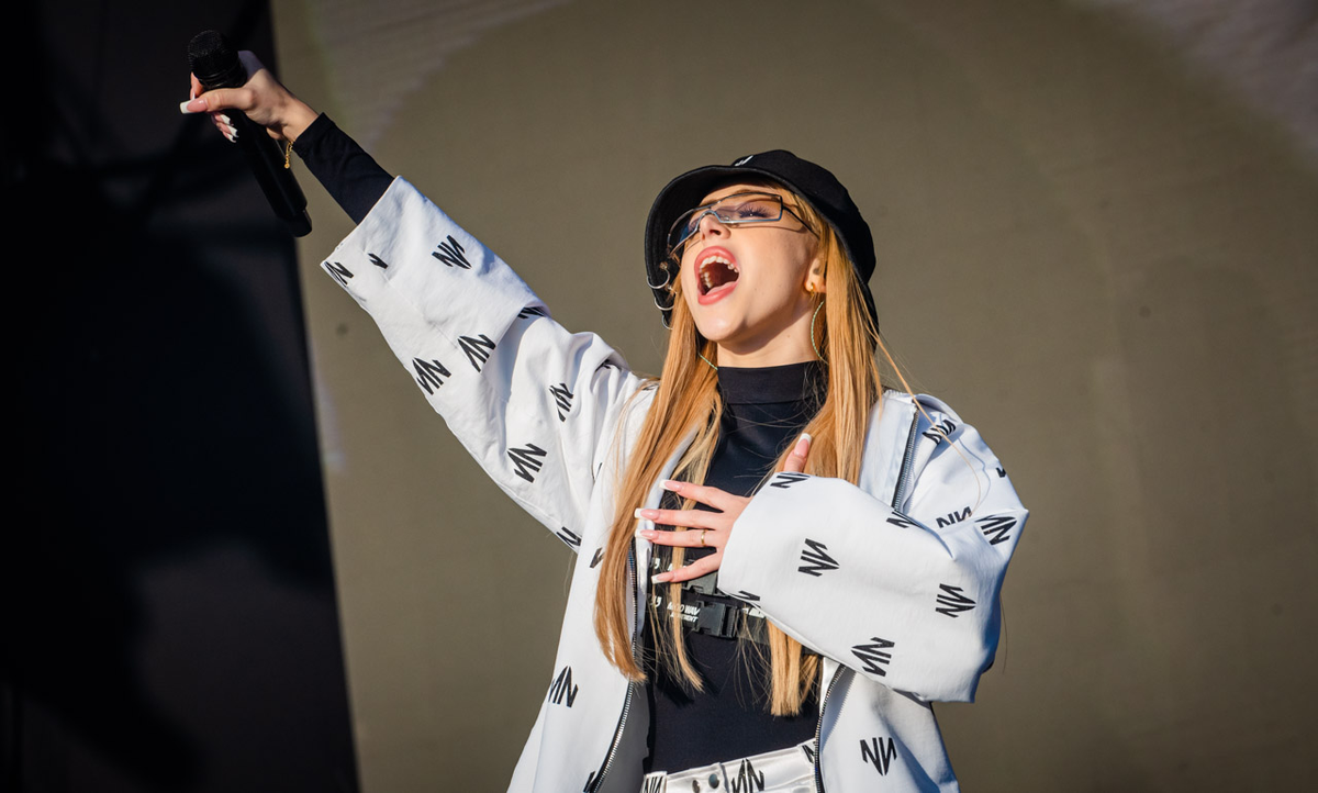 Nicki Nicole homenajea a las victimas de violencia de género en Lollapalooza.