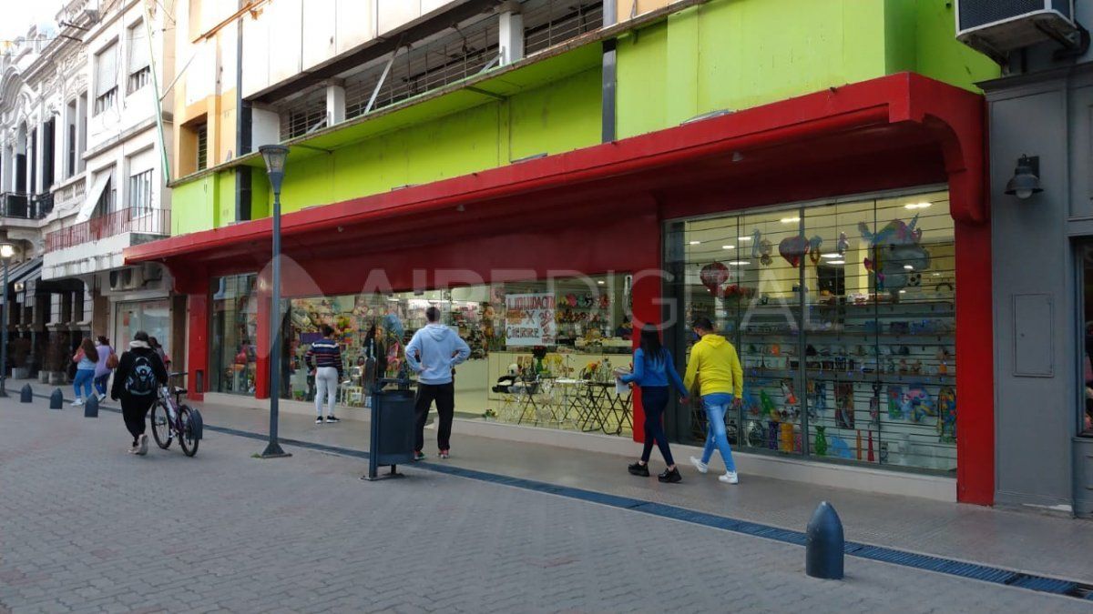El dato implica un nuevo descenso y se suman 12 meses consecutivos de contracción, tras la caída del 0,6% en marzo, 5,6% en febrero, 4,8% en enero, 5,2% en diciembre, 4,1% en noviembre, 1,4% en octubre, 4,2% en septiembre, 2,6% en agosto, 2% en julio, 0,5% en junio y 2,9% en mayo. El dato implica un nuevo descenso y se suman 12 meses consecutivos de contracción, tras la caída del 0,6% en marzo, 5,6% en febrero, 4,8% en enero, 5,2% en diciembre, 4,1% en noviembre, 1,4% en octubre, 4,2% en septiembre, 2,6% en agosto, 2% en julio, 0,5% en junio y 2,9% en mayo.