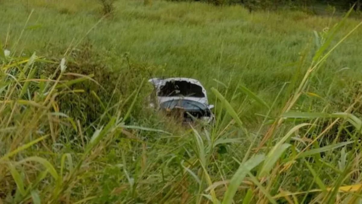 Un conductor perdió el control de su auto y dio varios vuelcos en la Ruta 11