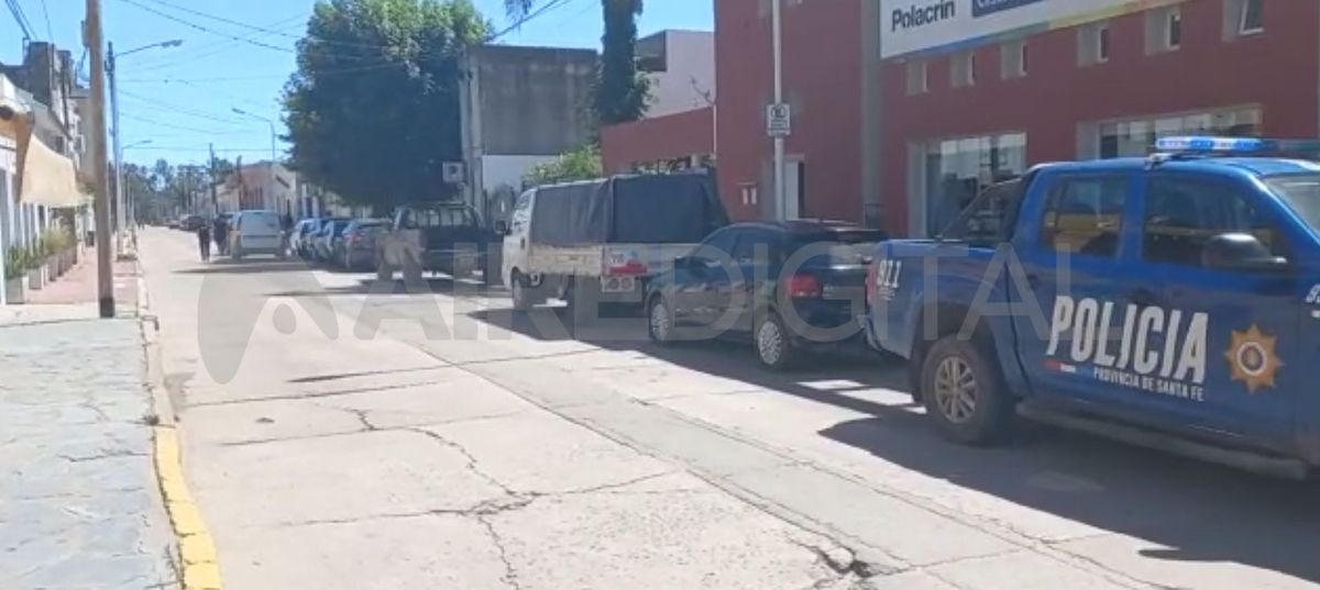 La calle en donde está la sucursal del Correo Argentino fue cerrada por unos minutos ante la llegada de Nano Leiva.&nbsp;