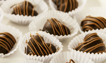 Cómo hacer bombones de chocolate: la receta fácil para un postre delicioso Cómo hacer bombones de chocolate: la receta fácil para un postre delicioso