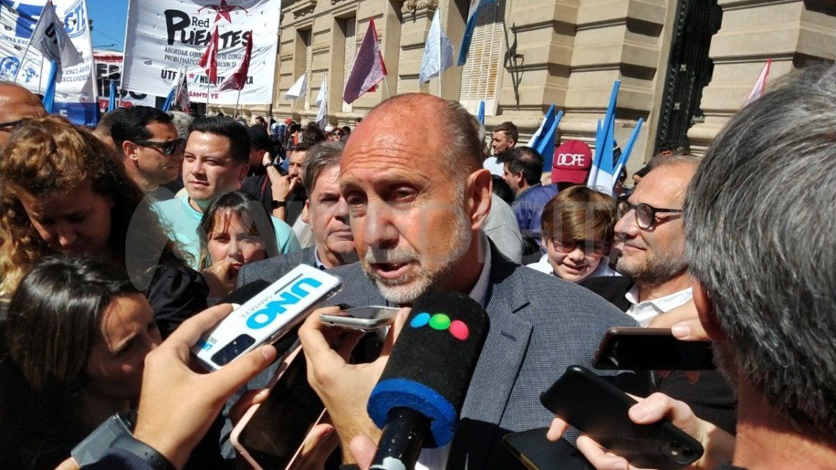 Omar Perotti rechazó los hechos de violencia política y llamó a la unidad del país.