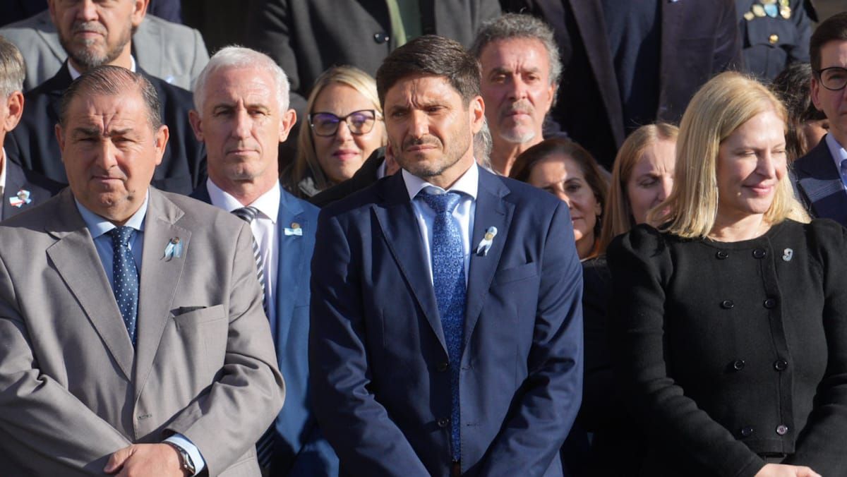 El acto oficial fue presidido por el gobernador Maximiliano Pullaro, junto al intendente de Santa Fe Juan Pablo Poletti.