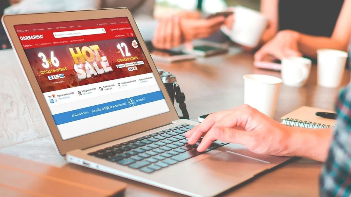 El comercio electrónico se caracteriza por eliminar las distancias físicas entre el comprador y el vendedor.