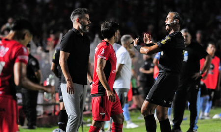 La buena noticia que recibió Ariel Pereyra en Colón: alivio por la lesión de un futbolista titular La buena noticia que recibió Ariel Pereyra en Colón: alivio por la lesión de un futbolista titular