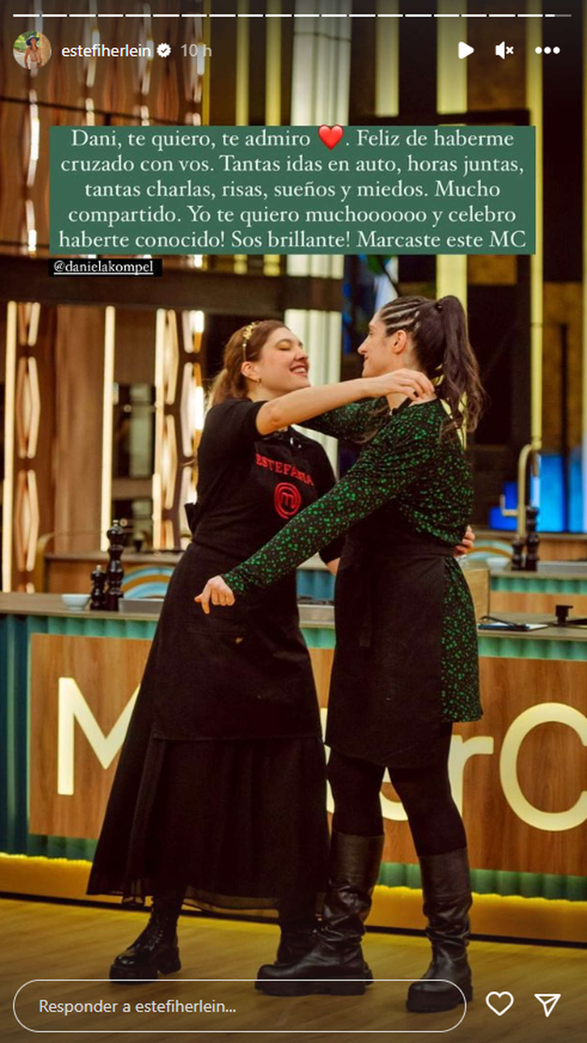 Estefanía Herlein le dedicó unas tiernas palabras a Daniela Kompel tras su salida de MasterChef. Estefanía Herlein le dedicó unas tiernas palabras a Daniela Kompel tras su salida de MasterChef.