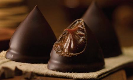 Copitos de dulce de leche bañados en chocolate con leche. Copitos de dulce de leche bañados en chocolate con leche.