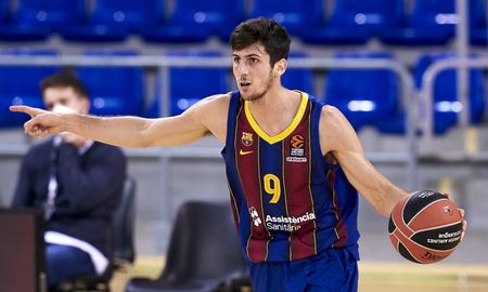 Leandro Bolmaro fue drafteado en la NBA pero seguirá jugando en Barcelona otra temporada.