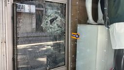 altText(Así detuvieron al hombre que intentó robar y causó daños en un comercio de Santa Fe)}