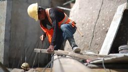 altText(Mientras la construcción continúa en alza, el sector de la industria sigue sin repuntar)}