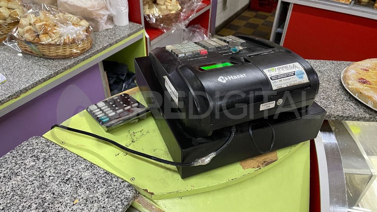 La caja registradora que se robó el ladrón y que la policía recuperó.