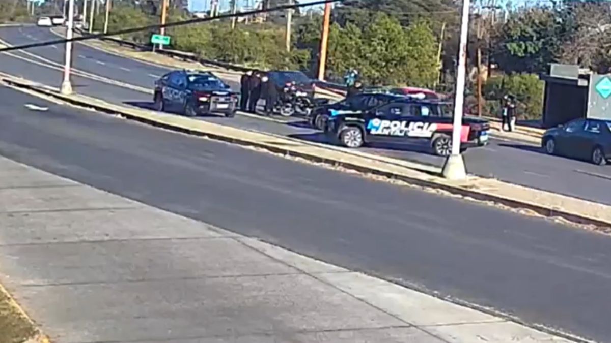 El accidente ocurrió en el kilómetro 0 de Ruta 1, en San José del Rincón. Hubo demoras y la calzada quedó parcialmente interrumpida.