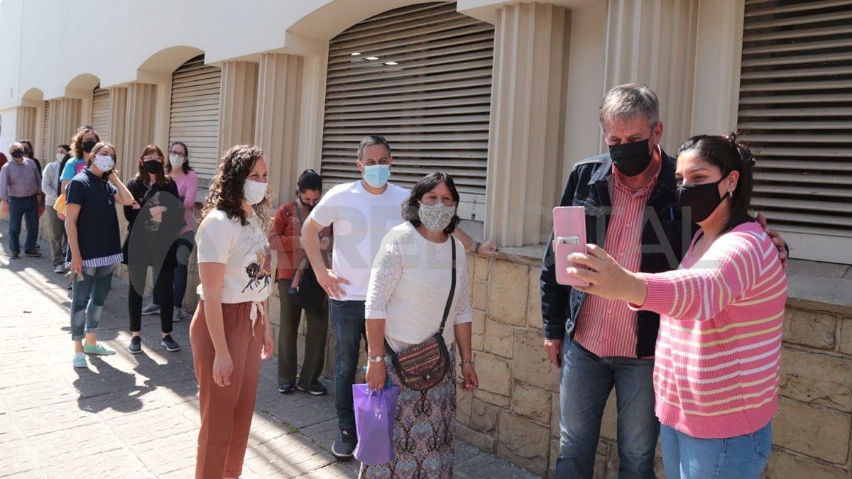 La precandidata a concejal Laura Mondino acompañó al intendente de la ciudad.