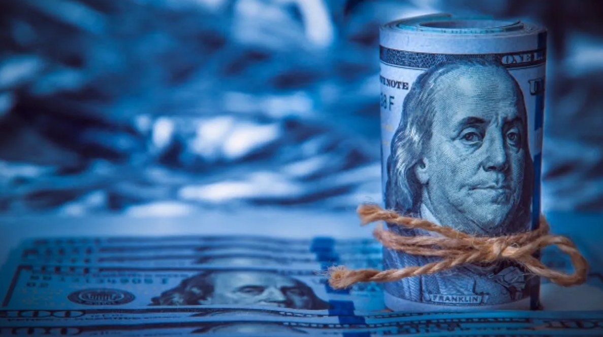 Dólar recalentado: el blue sigue batiendo récords y queda apasos de los $220. Se amplía la brecha con el oficial