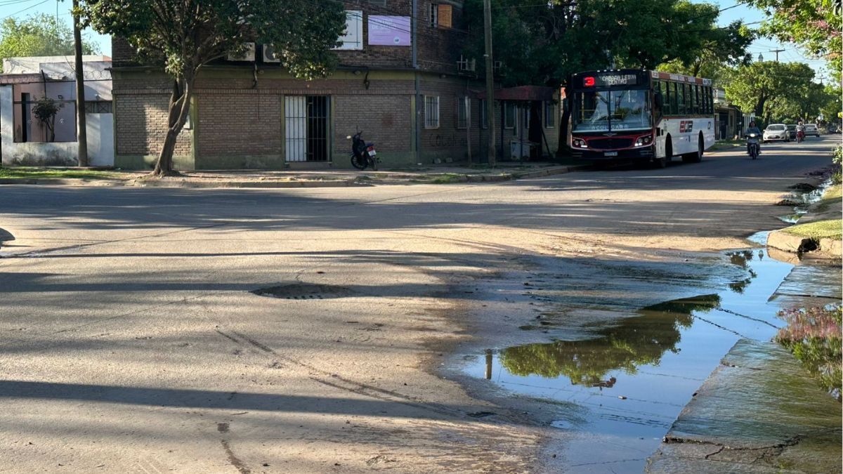 Vecinos de Cabaña Leiva exigen soluciones en los desagües.