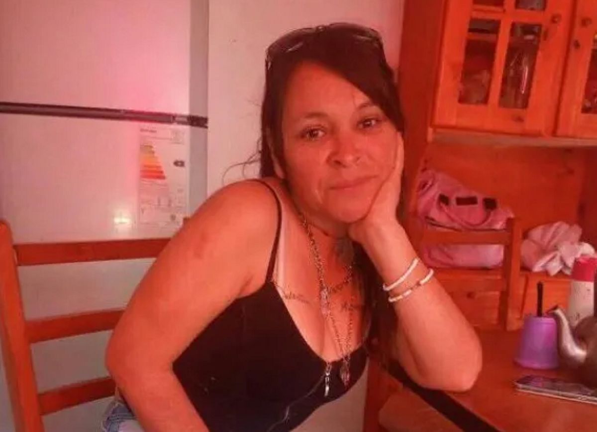 El joven de 21 años atacó con un arma blanca a la mujer y a su hijo, provocándoles múltiples lesiones a ambos. El joven de 21 años atacó con un arma blanca a la mujer y a su hijo, provocándoles múltiples lesiones a ambos.