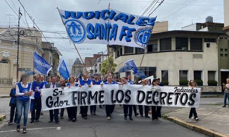 Los trabajadores judiciales se movilizaron este jueves en la ciudad de Santa Fe. Los trabajadores judiciales se movilizaron este jueves en la ciudad de Santa Fe.