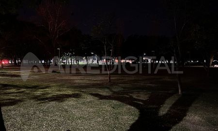 En 2021 los vecinos que integran la Asociación Parque Federal hicieron un relevamiento “que puso en evidencia la falta de funcionamiento de más del 60 % del alumbrado”. En 2021 los vecinos que integran la Asociación Parque Federal hicieron un relevamiento “que puso en evidencia la falta de funcionamiento de más del 60 % del alumbrado”.