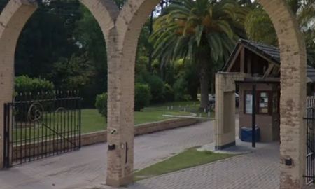 El ingreso al barrio privado ubicado a la vera de la autopista Rosario-Santa Fe. El ingreso al barrio privado ubicado a la vera de la autopista Rosario-Santa Fe.