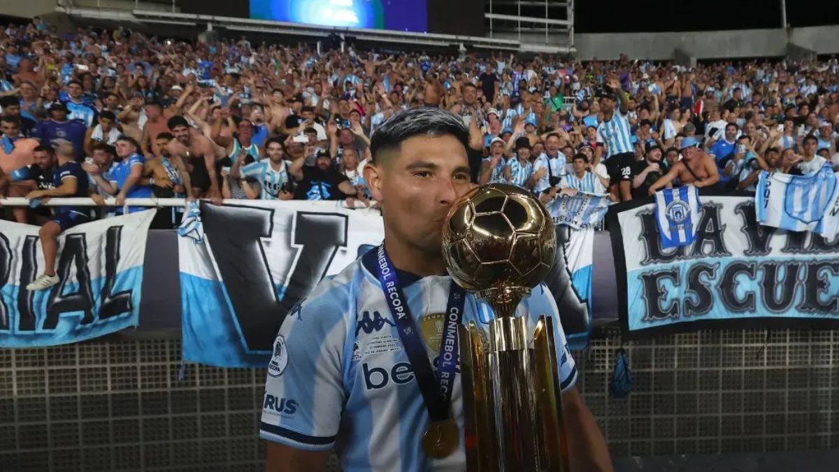 Maximiliano Salas protagonizó la polémica del mercado de pases, partiendo de Racing a River. Maximiliano Salas protagonizó la polémica del mercado de pases, partiendo de Racing a River.