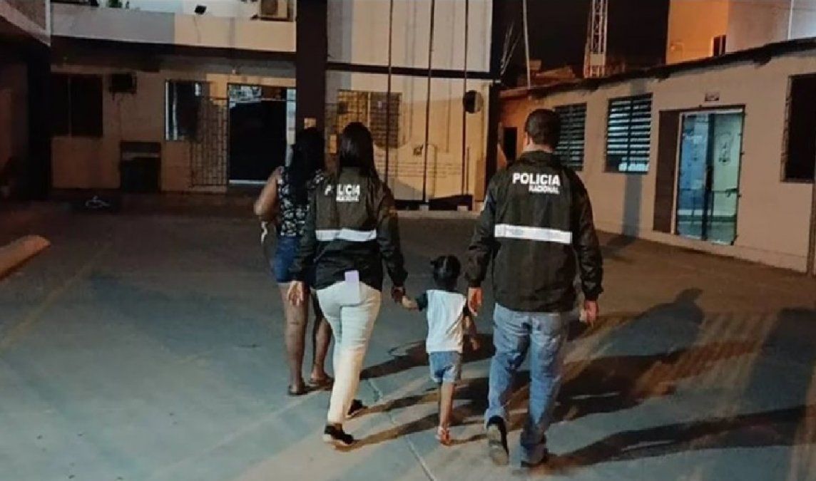 Intentó vender a su hija por Facebook y fue detenida: declaró que no podía mantenerla