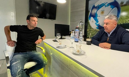 Lionel Scaloni-Claudio Tapia, el encuentro más esperado. Lionel Scaloni-Claudio Tapia, el encuentro más esperado.
