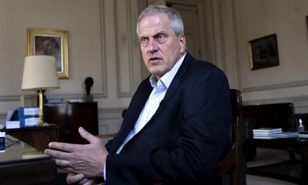 El ministro de Educación, Jaime Perczyk, dijo este martes que las evaluaciones reafirman que es necesario que las chicas y chicos sumen más días y horas de clase, en el marco de la presentación de los resultados de las pruebas Aprender 2021. El ministro de Educación, Jaime Perczyk, dijo este martes que las evaluaciones reafirman que es necesario que las chicas y chicos sumen más días y horas de clase, en el marco de la presentación de los resultados de las pruebas Aprender 2021.