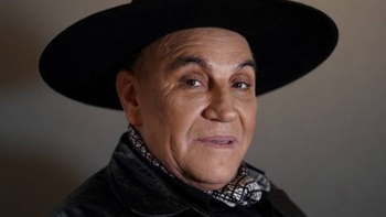 El Chaqueño Palavecino hundió a las artistas de Cosquín tras el tenso cruce por Javier Milei: