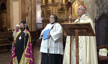 El arzobispo de Buenos Aires y cardenal primado de la Argentina, Mario Poli, encabezó el Tedeum por el 25 de Mayo, la tradicional celebración de la Iglesia católica por el aniversario de la Revolución, de la cual participó el presidente Alberto Fernández de manera virtual. El arzobispo de Buenos Aires y cardenal primado de la Argentina, Mario Poli, encabezó el Tedeum por el 25 de Mayo, la tradicional celebración de la Iglesia católica por el aniversario de la Revolución, de la cual participó el presidente Alberto Fernández de manera virtual.