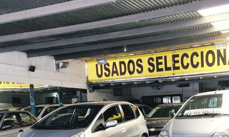 Según la Cámara del Comercio Automotor, las operaciones de compraventa de autos usados crecieron en julio 4,26% respecto al mes previo, al sumar un total de 142.252 unidades en todo el país, mientras que frente a igual período de 2020 marcaron una leve mejora de 0,68%. Según la Cámara del Comercio Automotor, las operaciones de compraventa de autos usados crecieron en julio 4,26% respecto al mes previo, al sumar un total de 142.252 unidades en todo el país, mientras que frente a igual período de 2020 marcaron una leve mejora de 0,68%.