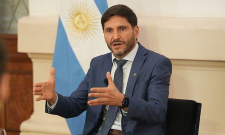 El gobernador de Santa Fe, Maximiliano Pullaro, se refirió a la nueva detención de un menor de edad que asesinó, en 2024, a un playero de una estación de servicio en la ciudad de Rosario y al paquete de medidas de seguridad pública que fue girado a la Legislatura. El gobernador de Santa Fe, Maximiliano Pullaro, se refirió a la nueva detención de un menor de edad que asesinó, en 2024, a un playero de una estación de servicio en la ciudad de Rosario y al paquete de medidas de seguridad pública que fue girado a la Legislatura.