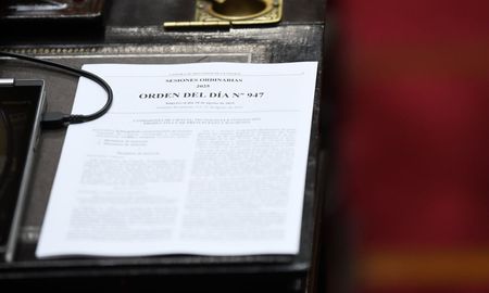 El Gobierno nacional promulgó las leyes de Financiamiento Universitario (Ley 27795) y Emergencia Pediátrica (Ley 27796), pero suspendió su aplicación. El Gobierno nacional promulgó las leyes de Financiamiento Universitario (Ley 27795) y Emergencia Pediátrica (Ley 27796), pero suspendió su aplicación.