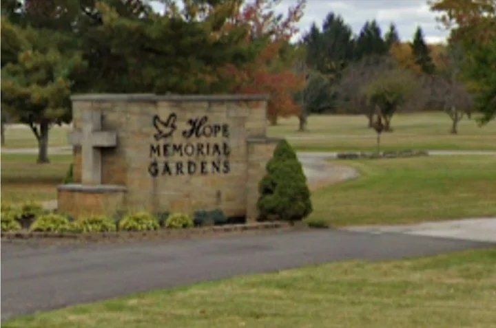 El cementerio Hope Memorial Gardens de Hinckley, Ohio, donde fue abandonado Yony junto a su perro