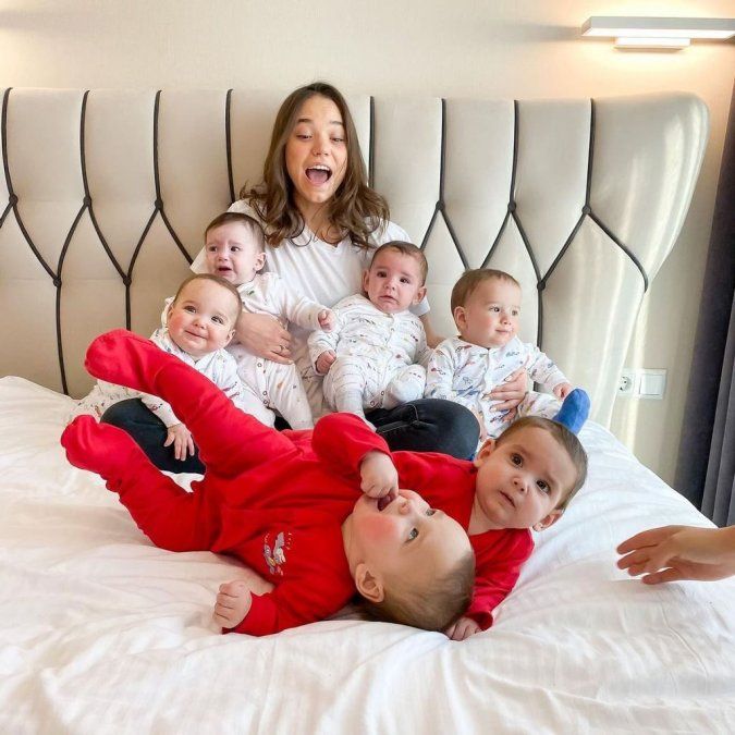 Christina Ozturk y sus hijos.