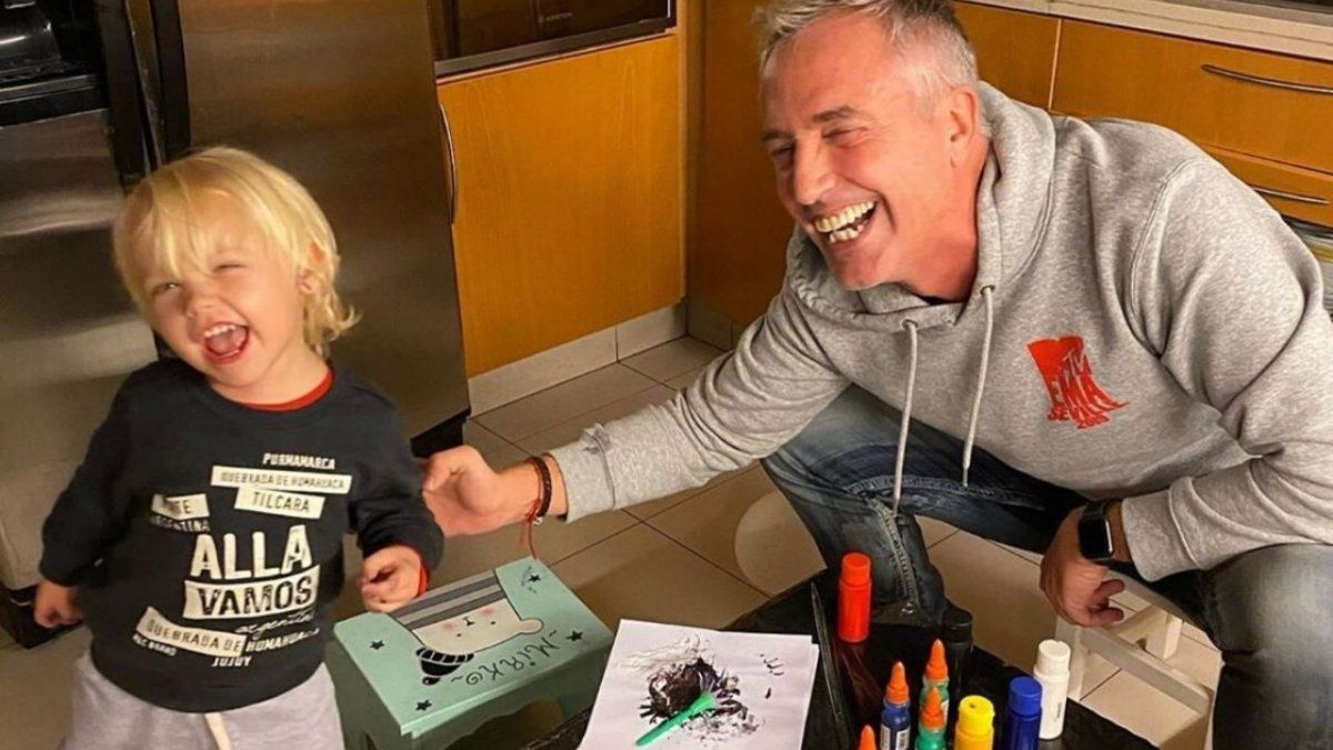 Mirko enseña en un tutorial cómo hacer pizza casera y llena a todos de ternura