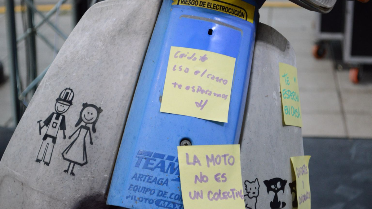 El secretario de la APSV insistió en el uso correcto y permanente del casco. El secretario de la APSV insistió en el uso correcto y permanente del casco.