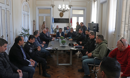 Se llevó a cabo la reunión de cancha previo al clásico Colón vs. Unión. Se llevó a cabo la reunión de cancha previo al clásico Colón vs. Unión.
