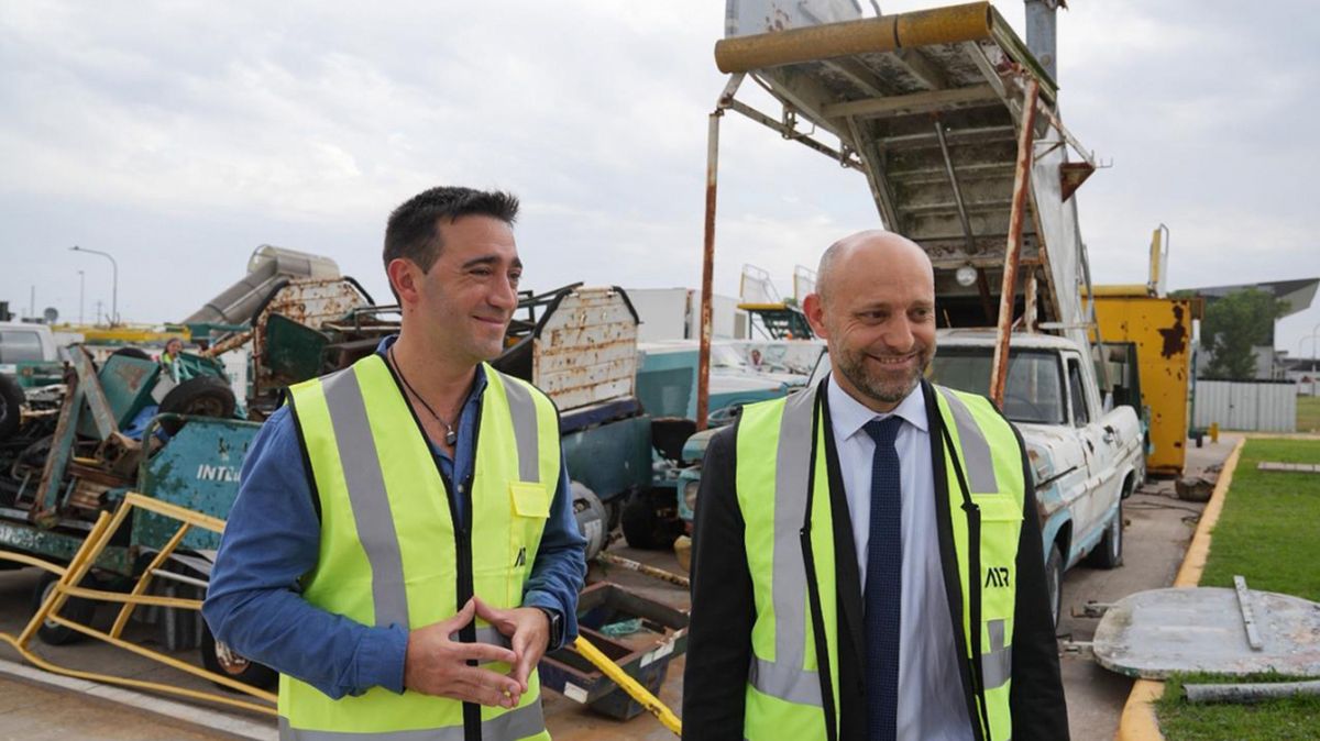 Matías Figueroa Escauriza, secretario de Gestión de Registros, junto al ministro de Desarrollo Productivo Gustavo Puccini. Matías Figueroa Escauriza, secretario de Gestión de Registros, junto al ministro de Desarrollo Productivo Gustavo Puccini.