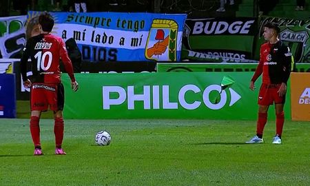 Colón cayó 1 a 0 ante Nueva Chicago en Mataderos. Colón cayó 1 a 0 ante Nueva Chicago en Mataderos.