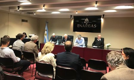 El 19 de enero se realizará la Audiencia Pública del Ente Nacional Regulador del Gas, para tratar la adecuación transitoria de la tarifa de los servicios públicos de transporte y distribución de gas por redes. El 19 de enero se realizará la Audiencia Pública del Ente Nacional Regulador del Gas, para tratar la adecuación transitoria de la tarifa de los servicios públicos de transporte y distribución de gas por redes.