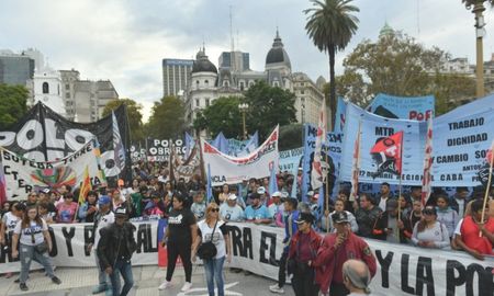 El gobierno había habilitado la línea telefónica 134 para que beneficiarios de planes denuncien amenazas de los dirigentes sociales. Unidad Piquetera. El gobierno había habilitado la línea telefónica 134 para que beneficiarios de planes denuncien amenazas de los dirigentes sociales. Unidad Piquetera.