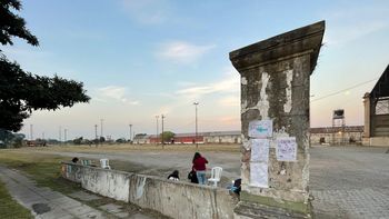 A días del concierto, los fans de Lali ya acampan a las afueras de la Belgrano