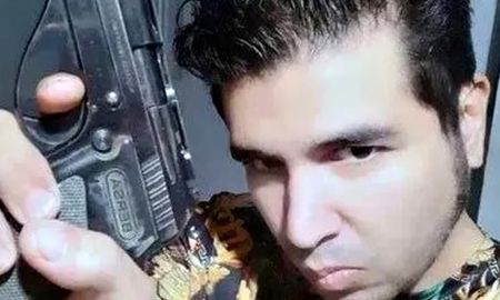 Fuentes de la investigación aseguraron que se trata de fotos en las que se lo ve al ciudadano brasileño y a su novia Brenda Uliarte con una pistola Bersa como la que fue utilizada en el fallido atentado. Fuentes de la investigación aseguraron que se trata de fotos en las que se lo ve al ciudadano brasileño y a su novia Brenda Uliarte con una pistola Bersa como la que fue utilizada en el fallido atentado.