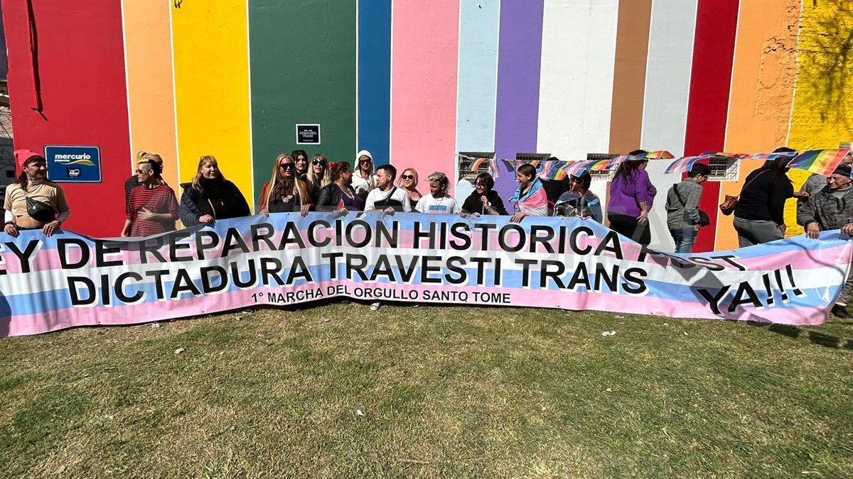 En el Paseo de la Diversidad se descubrió una placa en memoria de Alejandra Ironici.