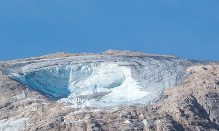 El primer ministro de Italia, Mario Draghi, viajó a la zona en donde al menos siete alpinistas perdieron la vida después de que parte del glaciar Punta Rocca. El primer ministro de Italia, Mario Draghi, viajó a la zona en donde al menos siete alpinistas perdieron la vida después de que parte del glaciar Punta Rocca.