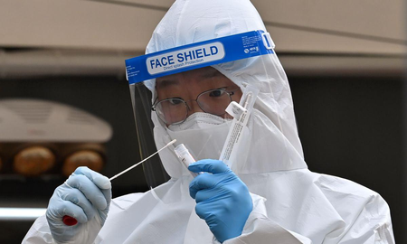 Así comenzó China a realizar los hisopados en el recto para detectar el covid-19 Así comenzó China a realizar los hisopados en el recto para detectar el covid-19