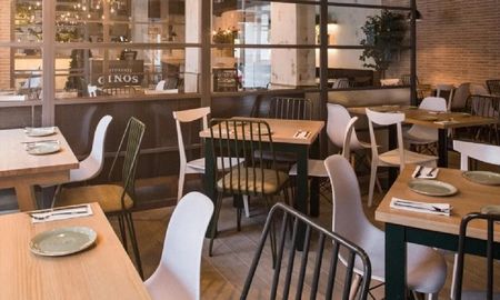 Fueron a comer a un conocido restaurante de Palermo y los mozos les arrojaron algo repugnante en el plato Fueron a comer a un conocido restaurante de Palermo y los mozos les arrojaron algo repugnante en el plato