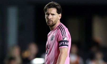Lionel Messi sancionado económicamente por la MLS por agarrar del cuello a un rival. Lionel Messi sancionado económicamente por la MLS por agarrar del cuello a un rival.