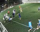 Una locura: Barras de Vélez atacaron a policías que jugaban un partido de fútbol 5