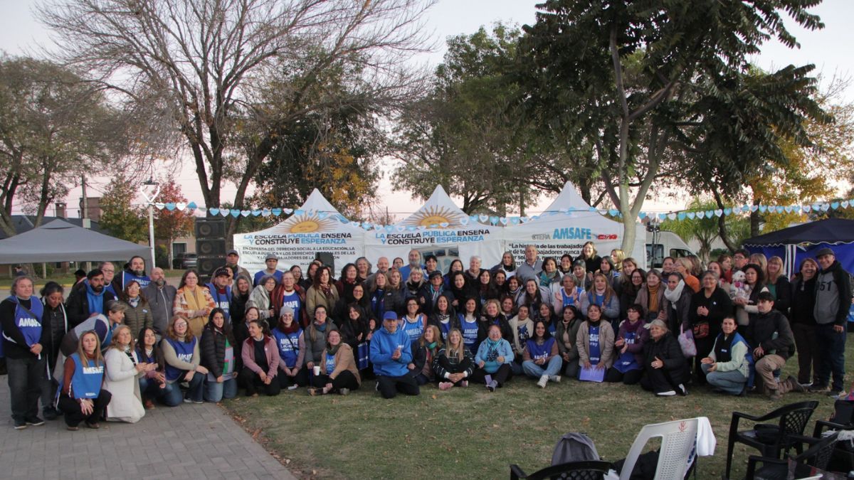 La Carpa Blanca de la Dignidad Docente tuvo gran convocatoria en Helvecia.